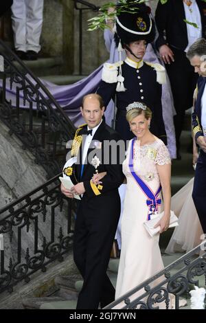 STOCKHOLM 20130608 Prince Edward et Sophie, comtesse de Wessex congé après le mariage de la princesse Madeleine de Suède et de M. Christopher O’Neill, qui a eu lieu à la chapelle royale du Palais royal de Stockholm le samedi 8 juin 2013. Foto: Tobias Rostlund / SCANPIX / Kod 1014 Banque D'Images