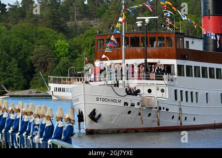 STOCKHOLM 20130608 le bateau avec le couple de mariage et les invités arrivent au Palais Drottningholm où le dîner de mariage aura lieu le 8 juin 2013. Aujourd’hui, le mariage entre la princesse Madeleine de Suède et M. Christopher O’Neill a eu lieu. Foto: Jonas Ekstromer / SCANPIX / Kod 10030 Banque D'Images