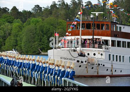 STOCKHOLM 20130608 le bateau avec le couple de mariage et les invités arrivent au Palais Drottningholm où le dîner de mariage aura lieu le 8 juin 2013. Aujourd’hui, le mariage entre la princesse Madeleine de Suède et M. Christopher O’Neill a eu lieu. Foto: Jonas Ekstromer / SCANPIX / Kod 10030 Banque D'Images