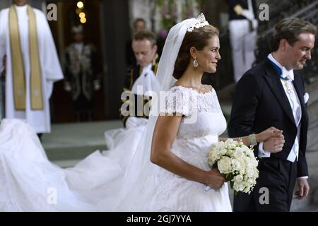 STOCKHOLM 20130608 le couple de mariés quittant la Chapelle royale après la cérémonie de mariage entre la princesse Madeleine de Suède et M. Christopher O’Neill, qui a eu lieu à la Chapelle royale du Palais royal de Stockholm le samedi 8 juin 2013. Foto: Leif R Jansson / SCANPIX / Kod 10020 Banque D'Images