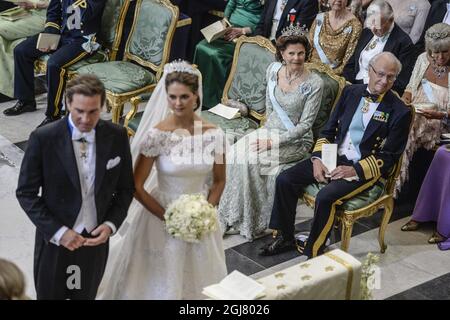 STOCKHOLM 20130608 la reine Silvia et le roi Carl Gustaf lors de la cérémonie de mariage entre la princesse Madeleine de Suède et M. Christopher O’Neill tenue à la chapelle royale du Palais royal de Stockholm le samedi 8 juin 2013. Foto: Jessica Gow / SCANPIX / Kod 10070 Banque D'Images