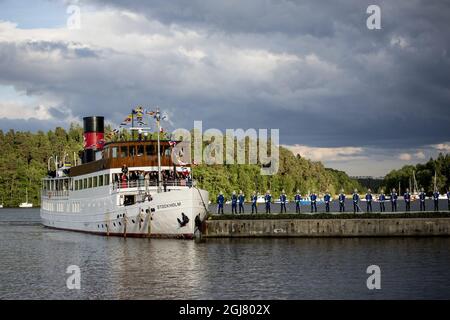 STOCKHOLM 20130608 invités et le couple de mariage arrivent en bateau au Palais Drottningholm où le dîner de mariage aura lieu le 8 juin 2013. La princesse Madeleine de Suède et Chris O'Neill se sont mariés aujourd'hui. Foto: Christine Olsson / SCANPIX / Kod 10430 Banque D'Images