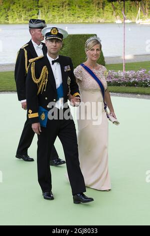 STOCKHOLM 20130608 le prince Edward et sa femme Sophie, comtesse de Wessex, arrivent au palais Drottningholm où le dîner de mariage aura lieu le 8 juin 2013. Foto: Jonas EkstrÃƒÂ ömer / SCANPIX / Kod 10030 Banque D'Images