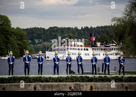 STOCKHOLM 20130608 invités et le couple de mariage arrivent en bateau au Palais Drottningholm où le dîner de mariage aura lieu le 8 juin 2013. La princesse Madeleine de Suède et Chris O'Neill se sont mariés aujourd'hui. Foto: Christine Olsson / SCANPIX / Kod 10430 Banque D'Images