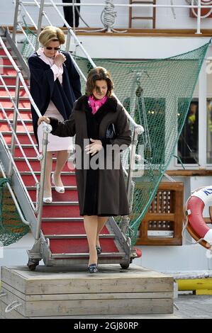 TROMSÃ– 2013-06-19 le roi Carl XVI Gustaf, la reine Silvia de Suède et le roi Harald et la reine Sonja de Norvège, visite la ville de Tromso, Norvège du Nord le 19 juin 2013. Les Royals suédois sont en visite officielle sur invitation du roi Harald de Norvège. Photo Anders Wiklund / SCANPIX / Kod 10040 Banque D'Images