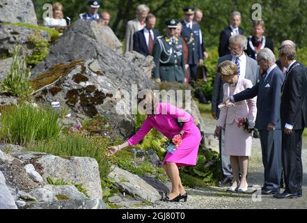 TROMSÃ– 2013-06-19 le roi Carl XVI Gustaf, la reine Silvia de Suède et le roi Harald et la reine Sonja de Norvège, visite la ville de Tromso, jardin botanique arctique nord de la Norvège le 19 juin 2013. Les Royals suédois sont en visite officielle sur invitation du roi Harald de Norvège. Photo Anders Wiklund / SCANPIX / Kod 10040 Banque D'Images