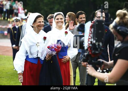 BORGHOLM 20130714 la reine Silvia, la princesse Victoria et le prince Daniel ainsi que d'autres membres de la famille royale arrivent pour les festivités de la soirée à Borgholm, sur l'île d'Oeland, en Suède, le 14 juillet 2012, lors des célébrations du 36e anniversaire de la princesse Victorias. Photo: Stefan Jerrevang / SCANPIX / code 60160 Banque D'Images