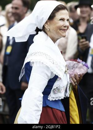 BORGHOLM 20130714 la reine suédoise Silvia vêtue d'une robe nationale traditionnelle sourit lors des festivités du soir à Borgholm, sur l'île d'Oeland, en Suède, le 14 juillet 2012, dans le cadre des célébrations du 36e anniversaire de la princesse de la Couronne Victorias. Photo: Stefan Jerrevang / SCANPIX / code 60160 Banque D'Images