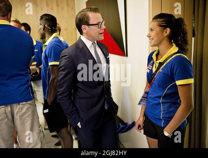 MOSKVA 2013-08-14 le Prince Daniel est vu avec le poteau vaulter Angelica Bengtsson lors d'une réception pour les athlètes suédois à l'ambassade de Suède à Moscou, Russie, le 14 août 2013. Foto: Erik Martensson / SCANPIX / Kod 10400 Banque D'Images