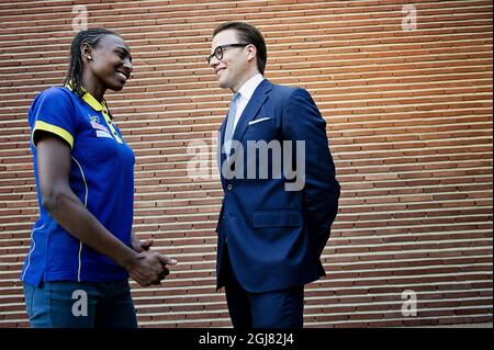 MOSKVA 2013-08-14 le prince Daniel est vu avec la coureuse Abeba Aregawi lors d'une réception pour les athlètes suédois à l'ambassade de Suède à Moscou, en Russie, le 14 août 2013. Foto: Erik Martensson / SCANPIX / Kod 10400 Banque D'Images