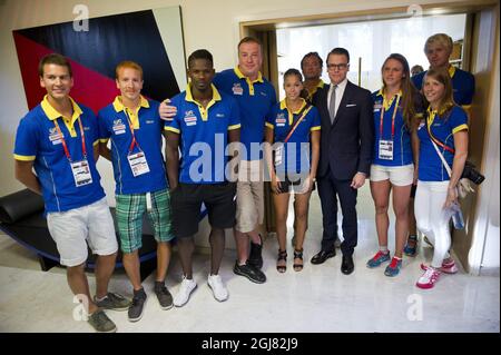 MOSKVA 2013-08-14 le prince Daniel est vu avec des athlètes suédois lors d'une réception à l'ambassade de Suède à Moscou, en Russie, le 14 août 2013. Foto: Erik Martensson / SCANPIX / Kod 10400 Banque D'Images