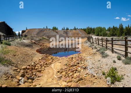 Sentier de la ceinture minérale à travers le quartier minier historique de Leadville actif au tournant du siècle, Colorado, États-Unis. Banque D'Images