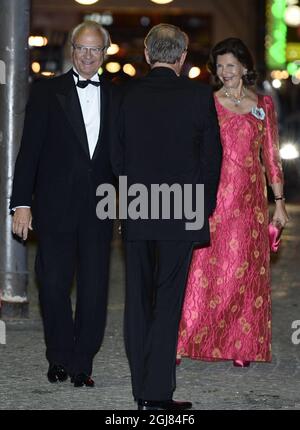 STOCKHOLM 2013-09-14 le roi Carl Gustaf et la reine Silvia sont accueillis par le Président du Parlement, Per Westerberg, lors du concert du jubilé du Riksdag suédois, dans le cadre du 40e jubilé du roi, qui s'est tenu dans la salle de concert de Stockholm le 14 septembre 2013. Photo: Claudio Bresciani / SCANPIX Kod 10090 Banque D'Images