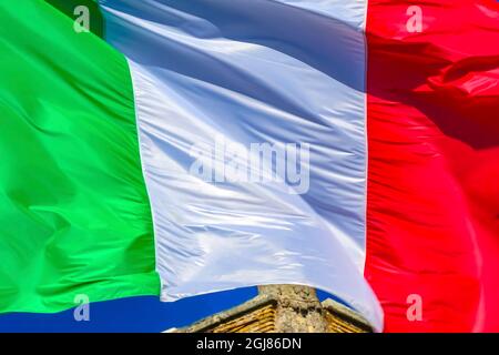 Rouge blanc vert drapeau italien, Rome, Italie. Banque D'Images