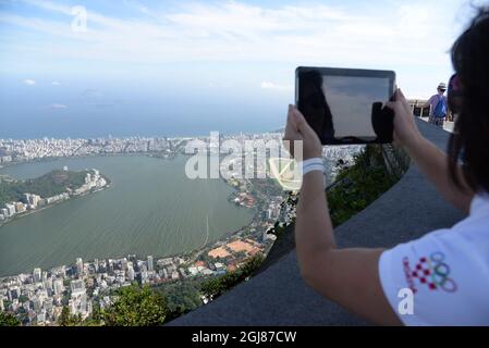 RIO DE JANEIRO 2013-10-23 * pour vos dossiers* Une vue sur Rio de Janeiro, Brésil, 23 octobre 2013, de la statue du Christ Rédempteur , ou Cristo Redentor en portugais. La ville accueillera les Jeux Olympiques d'été 2016 Foto:Tobias Rostlund / TT / Kod 1014 Banque D'Images