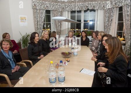 STOCKHOLM 20091119 Princesse Marie du Danemark, Princesse Mette-Marit de Norvège, Grande Duchesse Maria Teresa du Luxembourg, Reine Beatrix des pays-Bas, Reine Silvia de Suède, Reine Sofia d'Espagne, Reine Paola de Belgique, La princesse de la Couronne Katherine, de Yougoslavie, et Mme Margarida Barroso, visitent le Centre pour enfants de Stockholm à l'occasion de la célébration de 20 ans de la Convention des Nations Unies sur l'enfance. Foto Leif R Jansson / SCANPIX / Kod 10020 Banque D'Images