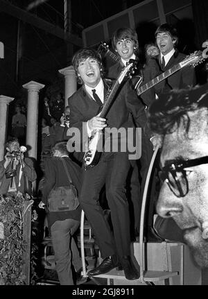 STOCKHOLM 1964-07-28 *POUR VOS DOSSIERS* John Lennon George Harrison, Ringo Starr et Paul McCartner des Beatles sont vus pendant un concert au stade de glace de Johanneshov à Stockholm, Suède, 28 juillet 1964 Foto: Folke Hellberg / DN / TT / Kod: 23 **OUT SWEDEN OUT** Banque D'Images