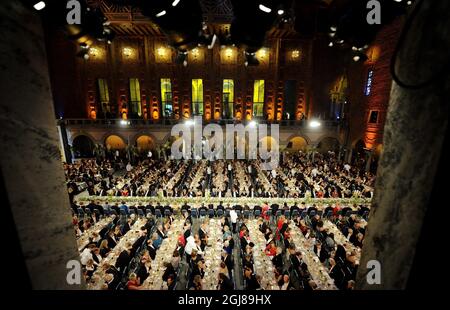 STOCKHOLM 2013-12-10 un aperçu des invités assis au traditionnel banquet de gala Nobel à l'hôtel de ville de Stockholm, le 10 décembre 2013, à la suite des cérémonies du prix Nobel de médecine, de physique, de chimie, de littérature et de sciences économiques. Photo: Henrik Montgomery / TT / code 10060 Banque D'Images