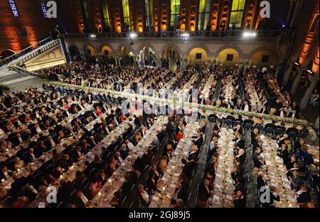 STOCKHOLM 2013-12-10 un aperçu des invités assis au traditionnel banquet de gala Nobel à l'hôtel de ville de Stockholm, le 10 décembre 2013, à la suite des cérémonies du prix Nobel de médecine, de physique, de chimie, de littérature et de sciences économiques. Photo: Henrik Montgomery / TT / code 10060 Banque D'Images