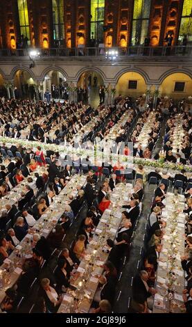 STOCKHOLM 2013-12-10 un aperçu des invités assis au traditionnel banquet de gala Nobel à l'hôtel de ville de Stockholm, le 10 décembre 2013, à la suite des cérémonies du prix Nobel de médecine, de physique, de chimie, de littérature et de sciences économiques. Photo: Henrik Montgomery / TT / code 10060 Banque D'Images