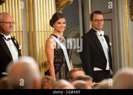 STOCKHOLM 2013-12-20 le roi de Suède Carl Gustaf, la princesse Victoria et le prince Daniel lors du rassemblement officiel de l'Académie suédoise qui s'est tenu à la Bourse de Stockholm le 20 décembre 2013. Photo: Jonas Ekstromer / TT / code 10030 Banque D'Images