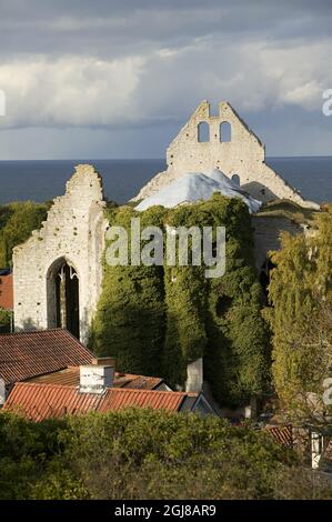 VISBY 2010-03-22 ruines de l'église à Visby, Gotland, Suède. Ville hanséatique de Visby Ancien site viking sur l'île de Gotland, Visby a été le principal centre de la Ligue hanséatique dans la Baltique du XIIe au XIVe siècle. Ses remparts du XIIIe siècle et plus de 200 entrepôts et de riches habitations de marchands de la même période en font la ville commerciale fortifiée la mieux préservée d'Europe du Nord. St:Karin kyrkoruin. Foto Stig Hammarstedt / SCANPIX Kod 4828 Banque D'Images