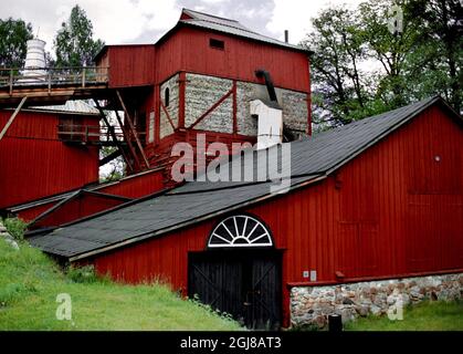 ANGELSBERG FILE 19980608 le haut fourneau d'Engelsberg Ironworks. Engelsberg Ironworks (suédois : Engelsbergs bruk) est une œuvre d'art à Angelsberg, un village de la municipalité de Fagersta à Vastmanland, en Suède. Il a été construit en 1681 par Per Larsson Gyllenhook (1645-1706) et s'est développé en l'une des œuvres d'iron les plus modernes au monde pendant la période 1700-1800. Il est classé au patrimoine mondial de l'UNESCO depuis 1993. Foto: Sam Stadener / TT Code: 55 Banque D'Images