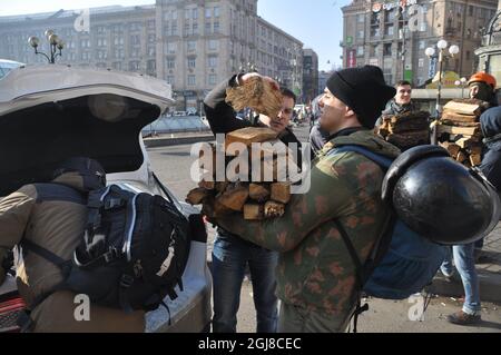 KIEV 2014-02-20 des manifestants antigouvernementaux sur la place de l'indépendance à Kiev, Ukraine le 21 février 2014. Foto Gustav Sjoholm / TT / Kod 10510 Banque D'Images