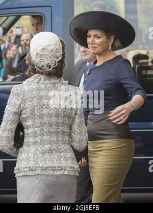 AMSTERDAM 20140405 le roi hollandais Willem Alexander et la reine Maxima prennent leurs adieux du roi de Suède Carl XVI Gustaf et de la reine Silvia dimanche 5 avril 2014, après leur rencontre en Hollande pendant deux jours pour marquer 400 ans de relations entre la Suède et les pays-Bas. Photo: Leif R Jansson/ TT / Kod 10020 Banque D'Images