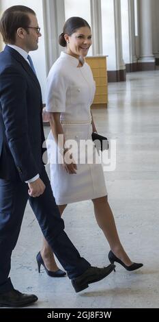 STOCKHOLM 2014-04-29 le prince Daniel et la princesse de la Couronne Victoria sont vus lors d'une cérémonie de bienvenue pour le roi Philippe et la reine Mathilde de Belgique au Palais Royal de Stocklholm, Suède, le 29 avril 2014. Les Royals belges sont en visite en Suède. Foto Jonas Ekstromer / TT / Kod 10030 Banque D'Images