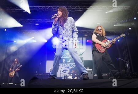 SOLVESBORG 2014-06-05 Jeff Keith, chanteur et Frank Hannon, guitariste du groupe américain Telsa, se présente sur scène lors du festival de musique suédois Sweden Rock à Solvesborg, dans le sud de la Suède, le 05 juin 2014. Photo: Fredrik Sandberg / TT / code 10080 Banque D'Images