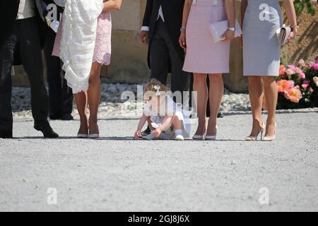 STOCKHOLM 20140608 Princesse Estelle après la cérémonie de baptême de la princesse Leonore dans la chapelle du palais royal de Drottningholm près de Stockholm, Suède 8 juin 2014. La princesse Leonore est la fille de la princesse Madeleine de Suède et de M. Christopher O´Neill et la petite-fille du roi Carl XVI Gustaf de Suède. Le palais Drottningholm est la résidence du roi Carl Gustaf et de la reine Silvia. Foto: Soren Andersson / TT / Kod 1037 Banque D'Images