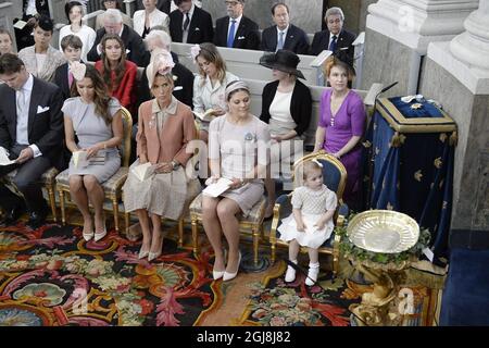 STOCKHOLM 20140608 de gauche Patrick Sommerlath, Louise Gottlieb, Tatjana d'Abo et la princesse de la Couronne Victoria avec la princesse Estelle lors de la cérémonie de baptême de la princesse Leonore dans la chapelle du palais royal de Drottningholm près de Stockholm, Suède 8 juin 2014. La princesse Leonore est la fille de la princesse Madeleine de Suède et de M. Christopher O´Neill et la petite-fille du roi Carl XVI Gustaf de Suède. Le palais Drottningholm est la résidence du roi Carl Gustaf et de la reine Silvia. Foto Bertil Ericson / TT / Kod 10000 Banque D'Images