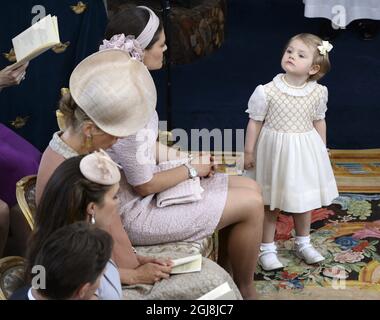 STOCKHOLM 20140608 la princesse Estelle et la princesse Victoria de la Couronne lors de la cérémonie de baptême de la princesse Leonore dans la chapelle du palais royal de Drottningholm près de Stockholm, Suède 8 juin 2014. Photo Henrik Montgomery / TT / Kod 10000 Banque D'Images