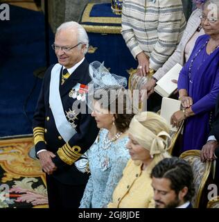 STOCKHOLM 20140608 le roi Carl Gustaf, la reine Silvia, Eva O'Neill et le prince Carl Philip lors de la cérémonie de baptême de la princesse Leonore dans la chapelle du palais royal de Drottningholm près de Stockholm, Suède 8 juin 2014. Photo Henrik Montgomery / TT / Kod 10000 Banque D'Images