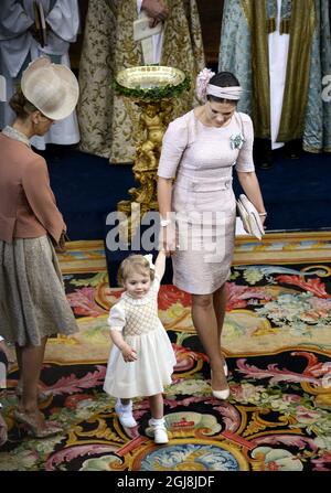 STOCKHOLM 20140608 la princesse Estelle et la princesse Victoria après la cérémonie de baptême de la princesse Leonore dans la chapelle du palais royal de Drottningholm près de Stockholm, Suède 8 juin 2014. Photo Henrik Montgomery / TT / Kod 10000 Banque D'Images