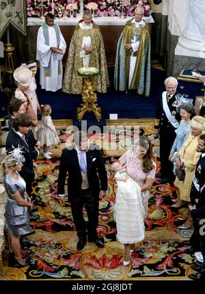 STOCKHOLM 20140608 M. Christopher O'Neill, la princesse Leonore et la princesse Madeleine lors de la cérémonie de baptême de la princesse Leonore dans la chapelle du palais royal de Drottningholm près de Stockholm, Suède 8 juin 2014. Photo Henrik Montgomery / TT / Kod 10000 Banque D'Images