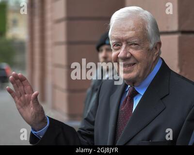 STOCKHOLM 20140617 l'ancien président américain Jimmy carter quitte le ministère des Affaires étrangères à Stockholm, Suède, le 17 juin 2014. Le Président carter s'est rendu au Ministère pour des entretiens sur des questions de droit sur la démocratie, les droits de l'homme et la situation en Afrique. . Foto: Henrik Montgomery / TT / Kod: 10060 Banque D'Images