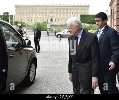 STOCKHOLM 20140617 l'ancien président américain Jimmy carter quitte le ministère des Affaires étrangères à Stockholm, Suède, le 17 juin 2014. Le Président carter s'est rendu au Ministère pour des entretiens sur des questions de droit sur la démocratie, les droits de l'homme et la situation en Afrique. . Foto: Henrik Montgomery / TT / Kod: 10060 Banque D'Images