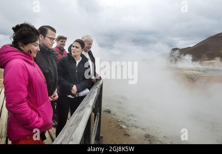 REYKJAVIK 20140619 la princesse Victoria, le prince Daniel et le président islandais Olafur Ragnar Grimsson et son épouse Dorrit Moussaieff visitent les sources de soufre géothermique de HÃºsavÃ­k. Le couple Crown Princess effectue une visite officielle de deux jours en Islande. Foto: Pontus Lundahl / TT / Kod 10050 Banque D'Images