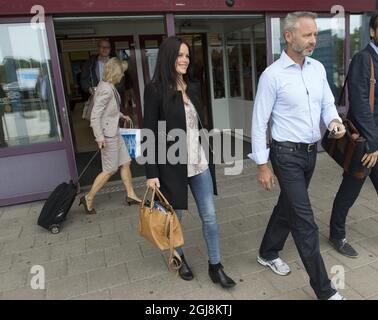 VISBY 20140701 Sofia Hellqvist arrive à l'aéroport de Visby mardi matin. Elle prendra part à divers séminaires lors de la semaine politique en cours à Almedalen en tant que secrétaire général de l'organisation caritative Project Playground. Foto: Sven Lindwall / EXP / TT / Kod 7117 Banque D'Images