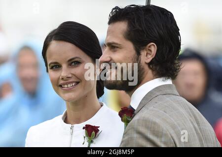 BORGHOLM 2014-07-14 le prince Carl Philip et sa fiancée Sofia Hellqvist sont vus lors des célébrations du 37e anniversaire de la princesse Crown Victoria à Borgholm, en Suède, le 14 juillet 2014. Foto: Mikael Fritzon / TT / Kod: 1564 Banque D'Images