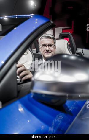 PARIS 2014-10-09 *pour vos dossiers* Rupert Stadler, Président du Conseil d'Administration du constructeur automobile Audi, est vu lors d'une interview dans la salle Audi du salon International de l'automobile à Paris, France octobre 2014. Foto Magnus Hjalmarson Neideman / SVD / TT Code 10078 Banque D'Images