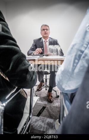 PARIS 2014-10-09 *pour vos dossiers* Rupert Stadler, Président du Conseil d'Administration du constructeur automobile Audi, est vu lors d'une interview dans la salle Audi du salon International de l'automobile à Paris, France octobre 2014. Foto Magnus Hjalmarson Neideman / SVD / TT Code 10078 Banque D'Images