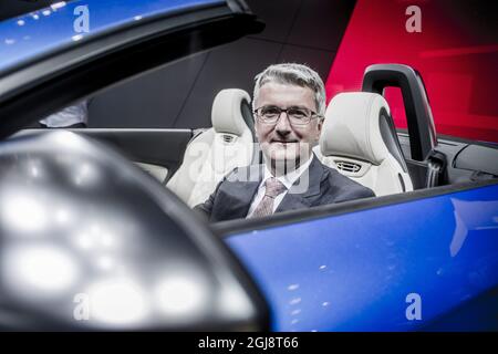 PARIS 2014-10-09 *pour vos dossiers* Rupert Stadler, Président du Conseil d'Administration du constructeur automobile Audi, est vu lors d'une interview dans la salle Audi du salon International de l'automobile à Paris, France octobre 2014. Foto Magnus Hjalmarson Neideman / SVD / TT Code 10078 Banque D'Images