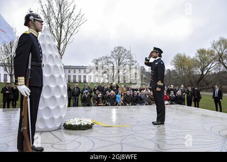 STOCKHOLM 2014-11-12 le prince Carl Philip de Suède a assisté à un service commémoratif pour la Force suédoise de maintien de la paix des Nations Unies à Chypre (UNFICYP) au Monument de rétablissement des anciens combattants au parc Djurgarden à Stockholm (Suède), le 12 novembre 2014. Photo: Anders Wiklund / TT / ** SUÈDE SORTIE ** Banque D'Images