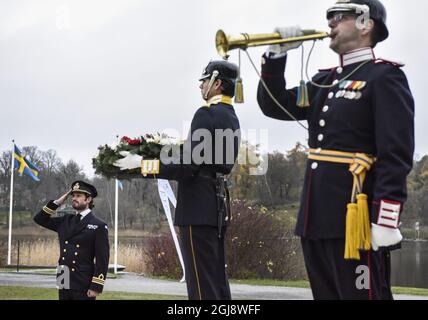 STOCKHOLM 2014-11-12 le prince Carl Philip de Suède a assisté à un service commémoratif pour la Force suédoise de maintien de la paix des Nations Unies à Chypre (UNFICYP) au Monument de rétablissement des anciens combattants au parc Djurgarden à Stockholm (Suède), le 12 novembre 2014. Photo: Anders Wiklund / TT / ** SUÈDE SORTIE ** Banque D'Images