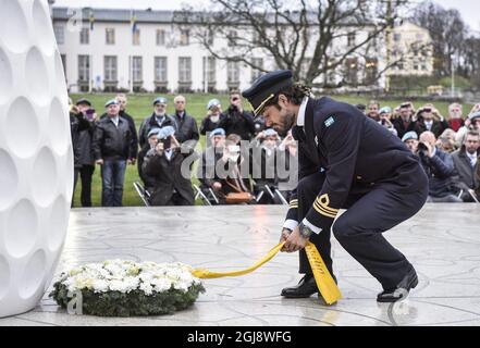 STOCKHOLM 2014-11-12 le prince Carl Philip de Suède a assisté à un service commémoratif pour la Force suédoise de maintien de la paix des Nations Unies à Chypre (UNFICYP) au Monument de rétablissement des anciens combattants au parc Djurgarden à Stockholm (Suède), le 12 novembre 2014. Photo: Anders Wiklund / TT / ** SUÈDE SORTIE ** Banque D'Images