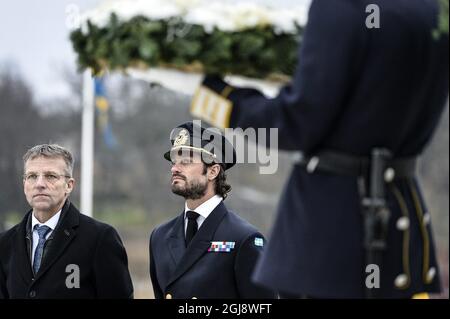 STOCKHOLM 2014-11-12 le prince Carl Philip de Suède a assisté à un service commémoratif pour la Force suédoise de maintien de la paix des Nations Unies à Chypre (UNFICYP) au Monument de rétablissement des anciens combattants au parc Djurgarden à Stockholm (Suède), le 12 novembre 2014. Photo: Anders Wiklund / TT / ** SUÈDE SORTIE ** Banque D'Images