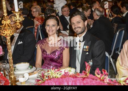 STOCKHOLM 2014-12-10 Sofia Hellqvist et le prince Carl Philip au banquet Nobel à l'hôtel de ville de Stockholm, Suède, le 10 décembre 2014. Photo: Fredrik Sandberg / TT / Kod 10080 Banque D'Images